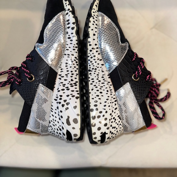BRAND NEW Stylish Steve Madden Cliff Black and Pink Women's Sneakers - Picture 5 of 5